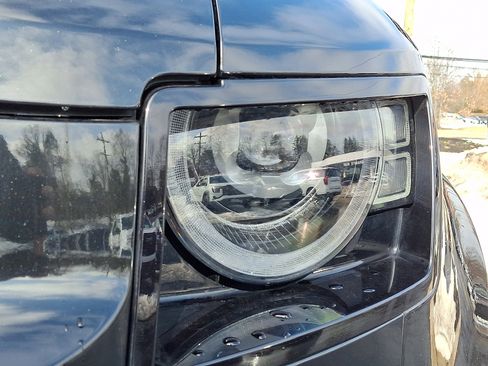 Used 2024 Land Rover Defender 130 X-Dynamic SE image 9