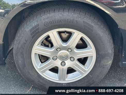Used 2012 Chrysler Town & Country Touring FWD image 7
