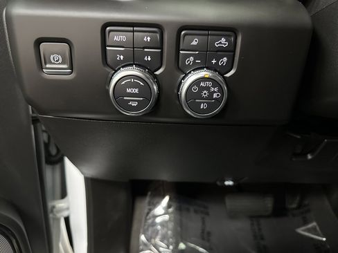 Used 2024 GMC Sierra 2500 AT4X image 32