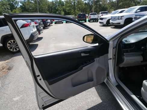 Used 2014 Toyota Camry FWD image 11