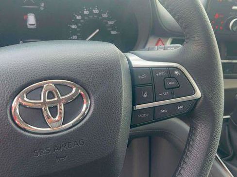Certified 2023 Toyota Sienna XLE FWD image 20