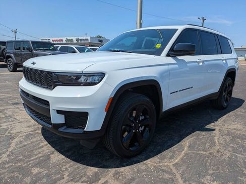 New 2025 Jeep Grand Cherokee L Laredo image 8