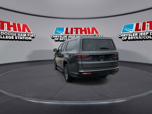 Used 2024 Jeep Wagoneer L Series II RWD image 6