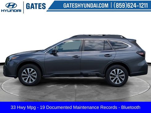 Used 2022 Subaru Outback Premium AWD/4WD image 6