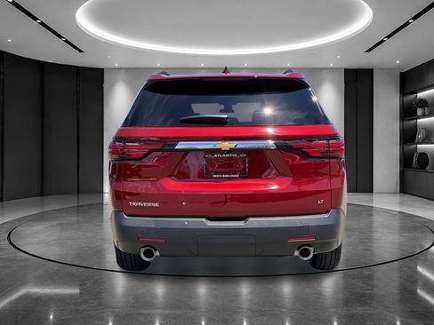 Used 2023 Chevrolet Traverse LT FWD image 4