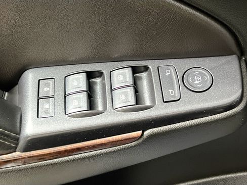 Used 2019 GMC Yukon XL SLE w/ SLE Value Package image 16