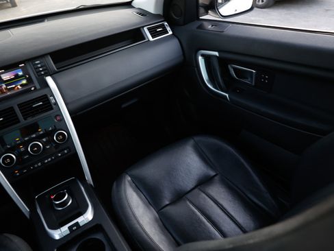 Used 2017 Land Rover Discovery Sport HSE image 22