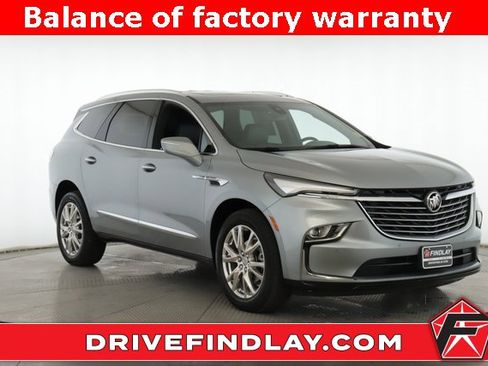 Used 2024 Buick Enclave Essence image 1