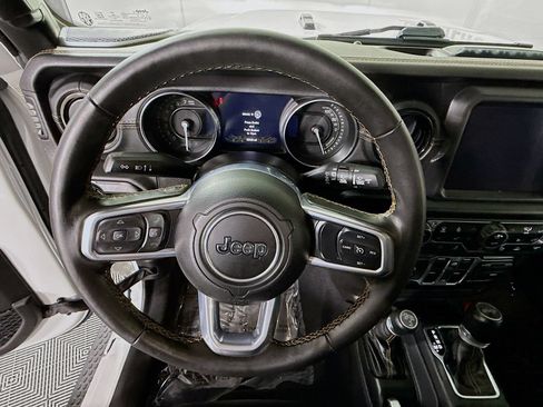 Used 2023 Jeep Wrangler Unlimited Sahara AWD/4WD image 19