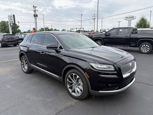 Used 2023 Lincoln Nautilus Reserve AWD/4WD image 2