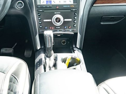 Used 2019 Ford Explorer Platinum AWD/4WD image 34