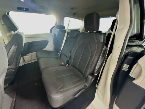 Used 2019 Chrysler Pacifica LX w/ Tire & Wheel Group image 25