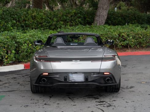 Used 2019 Aston Martin DB11 Volante image 7