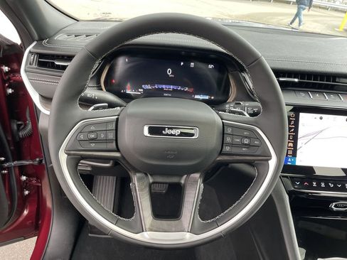 Used 2026 Jeep Grand Cherokee Altitude AWD/4WD image 16