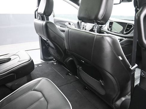 Used 2026 Chrysler Pacifica Limited w/ S Appearance Package FWD image 10