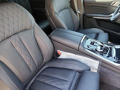 Certified 2025 BMW X7 M60i AWD/4WD image 24