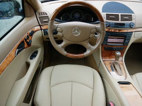 Used 2009 Mercedes-Benz E 350 4MATIC Wagon image 12