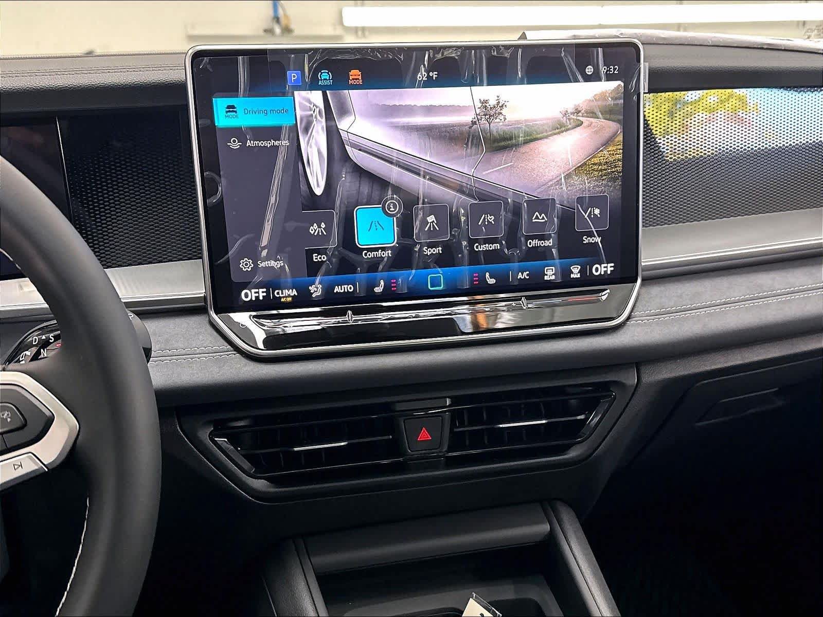 New 2026 Volkswagen Tiguan SE AWD/4WD image 6