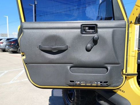 Used 2006 Jeep Wrangler Unlimited w/ Premium Audio Group image 14