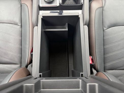 Used 2024 Nissan Pathfinder Platinum image 26