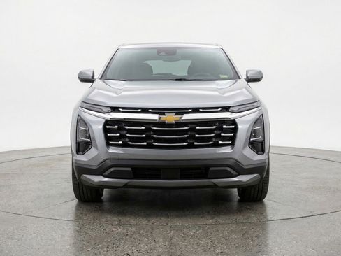 Used 2025 Chevrolet Equinox LT image 2