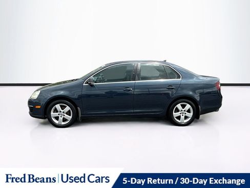 Used 2009 Volkswagen Jetta SE FWD image 4
