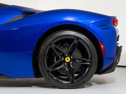 Used 2022 Ferrari SF90 Spider image 14