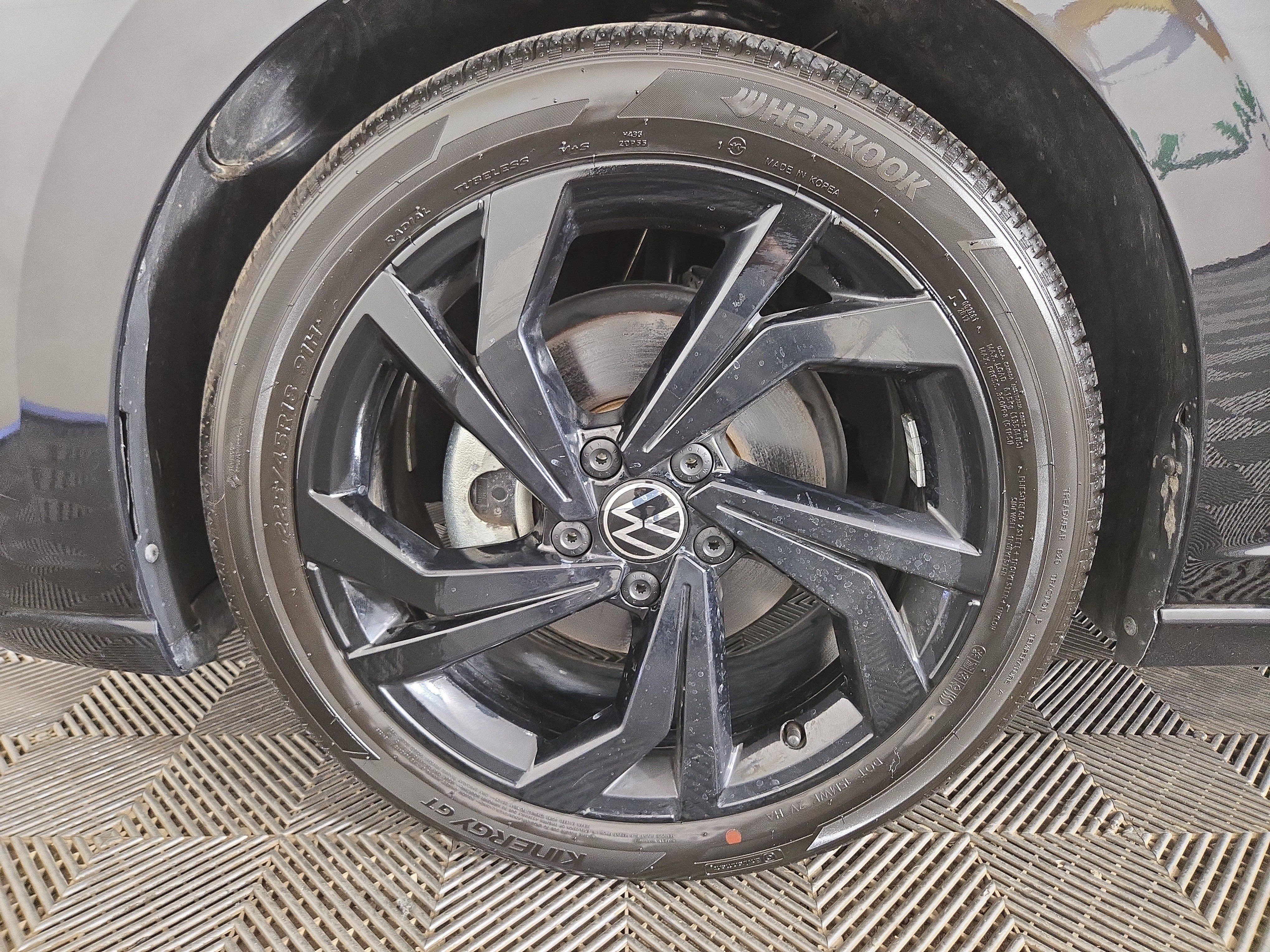 Used 2025 Volkswagen Jetta SE FWD image 32