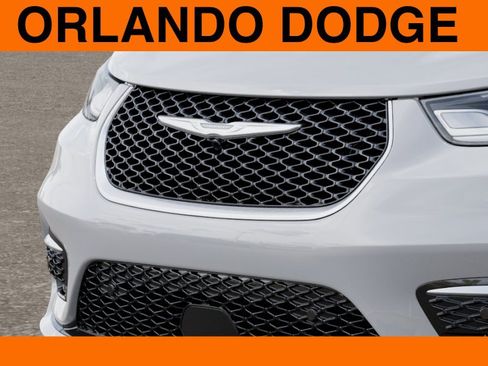 New 2026 Chrysler Pacifica Pinnacle image 11