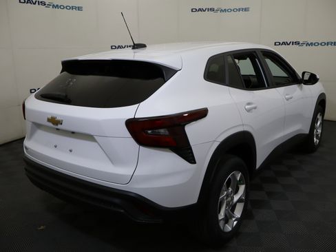 New 2026 Chevrolet Trax LS w/ LS Convenience Package FWD image 6