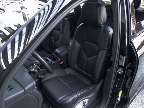 Certified 2023 Porsche Macan Turbo AWD/4WD image 5