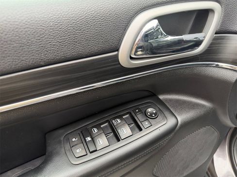 Used 2020 Jeep Grand Cherokee Limited w/ Luxury Group II image 11