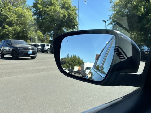 Used 2019 Nissan Rogue SV FWD image 29