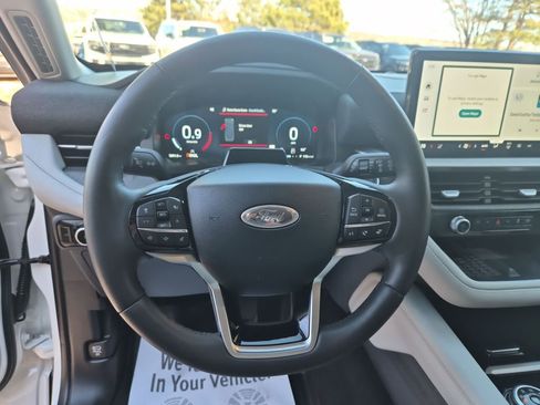 Certified 2025 Ford Explorer Platinum w/ LUX Leather Package image 15