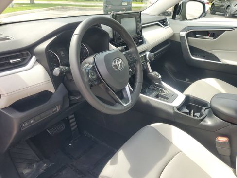 Used 2021 Toyota RAV4 XLE Premium FWD image 17