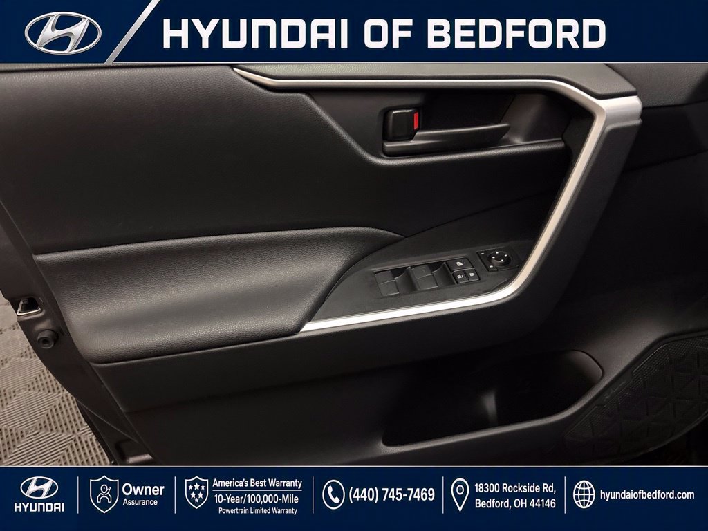 Used 2025 Toyota RAV4 LE AWD/4WD image 13
