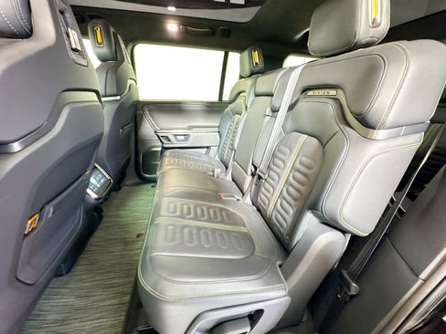 Used 2022 Rivian R1S Launch Edition image 21