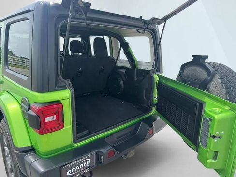 Used 2019 Jeep Wrangler Unlimited Sahara w/ Dual Top Group AWD/4WD image 25