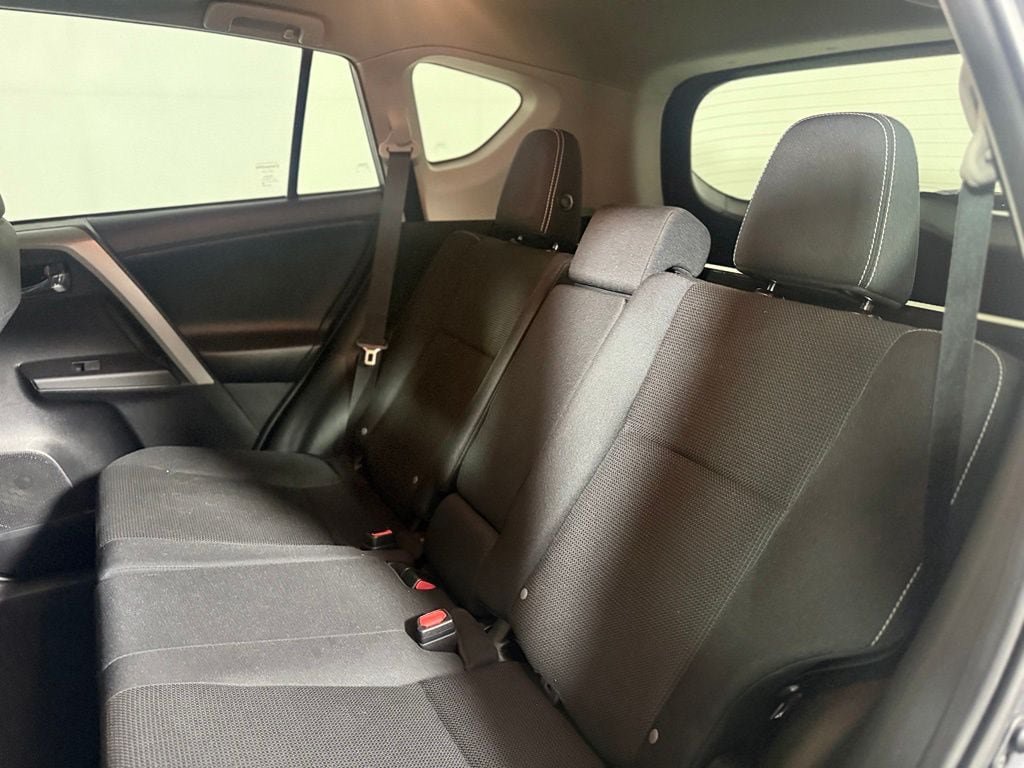 Used 2018 Toyota RAV4 XLE AWD/4WD image 23