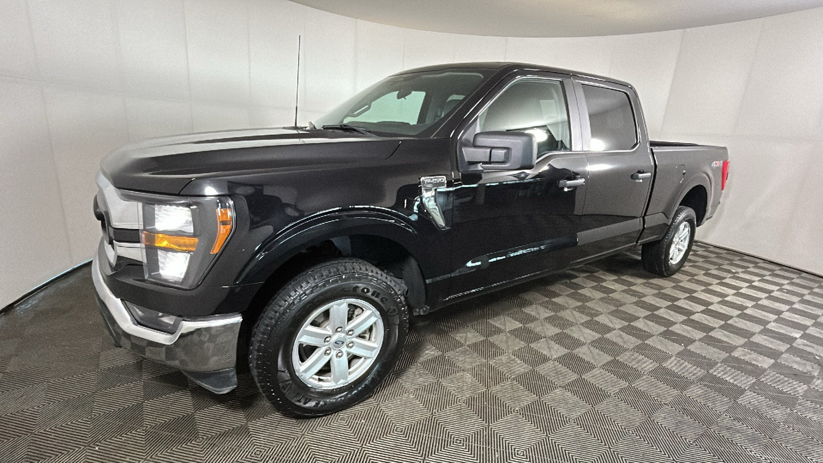 Used 2023 Ford F150 XLT AWD/4WD image 7