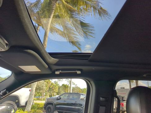 Used 2024 Lincoln Navigator Reserve image 21