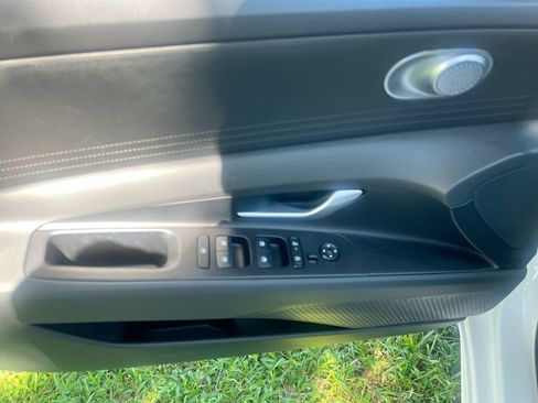 Used 2026 Hyundai Elantra SE FWD image 15