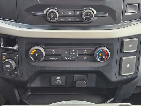 Used 2023 Ford F150 XLT AWD/4WD image 13