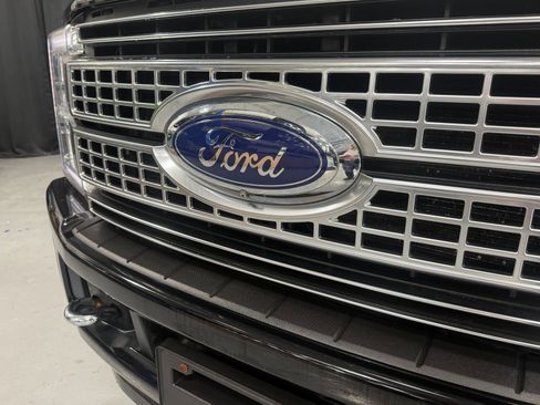 Used 2017 Ford F250 Platinum w/ Platinum Ultimate Package image 26