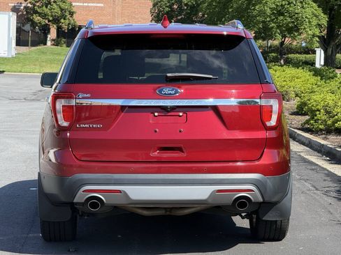 Used 2017 Ford Explorer Limited w/ Equipment Group 301A FWD image 5