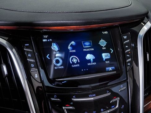 Used 2019 Cadillac Escalade Luxury AWD/4WD image 22