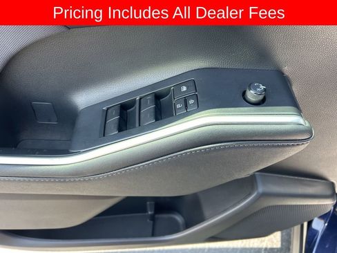 Used 2023 Toyota Highlander L FWD image 4