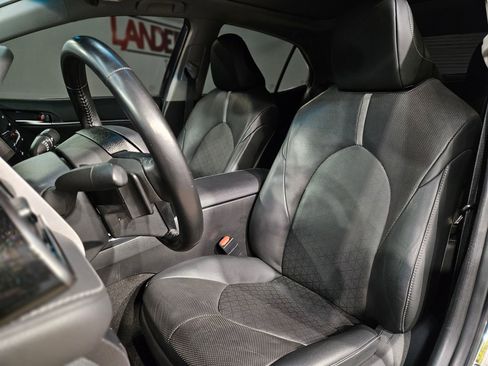 Used 2020 Toyota Camry XSE image 24