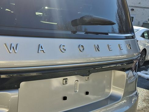 Certified 2024 Jeep Wagoneer 4WD w/ Premium Group I image 29