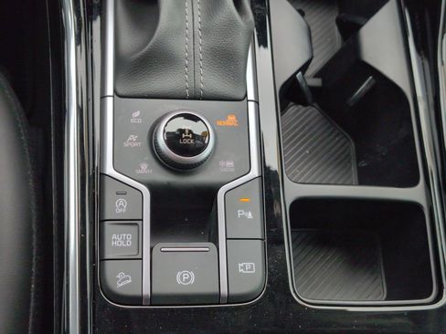 Certified 2025 Kia Sorento SX image 23